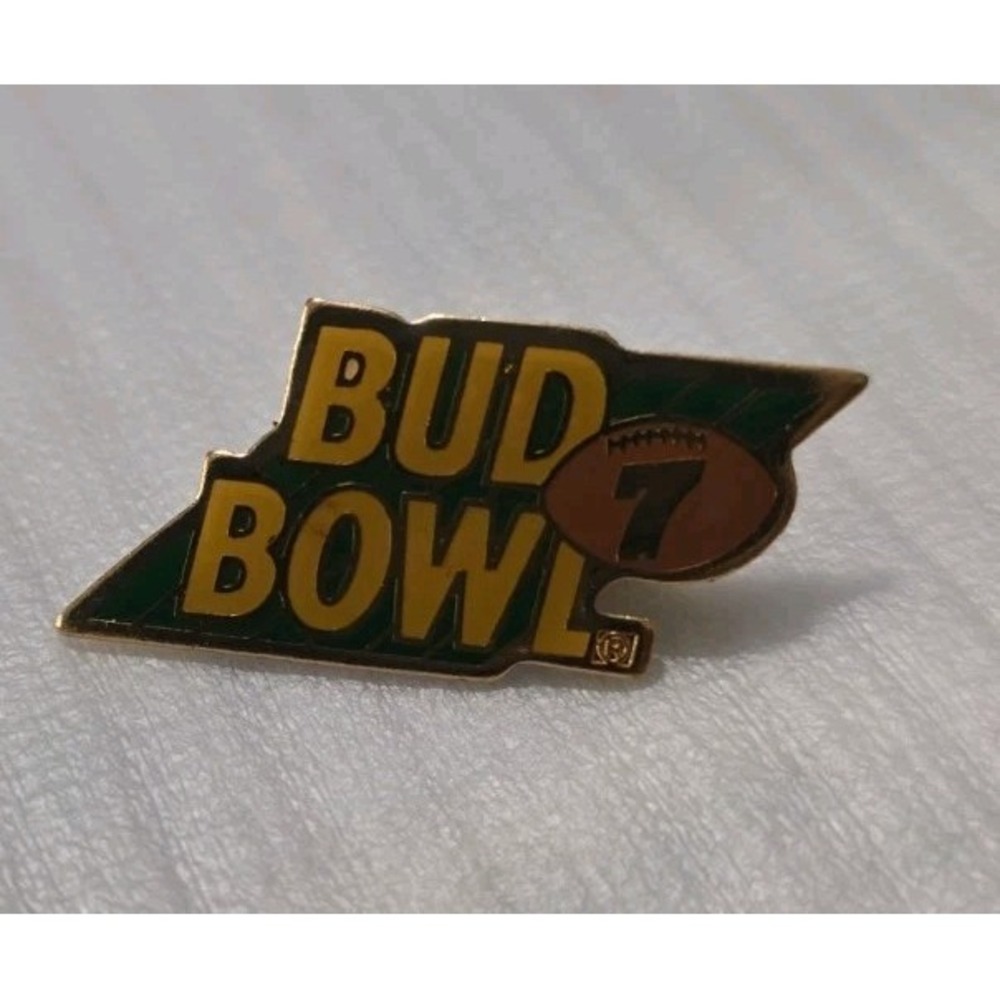 Vintage 1995 Budweiser Bud Bowl 7 Lapel Pin
